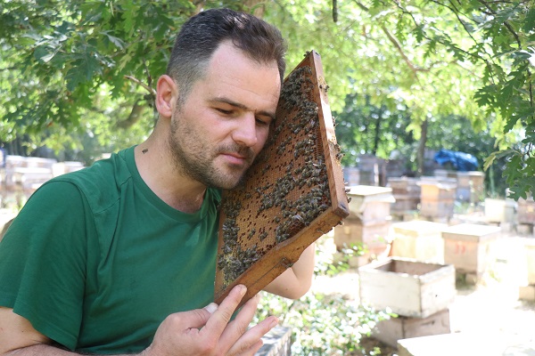 Foto - Gözlerine inanmakta zorluk çekti! Sizce bu yeşil sıvı ne? 