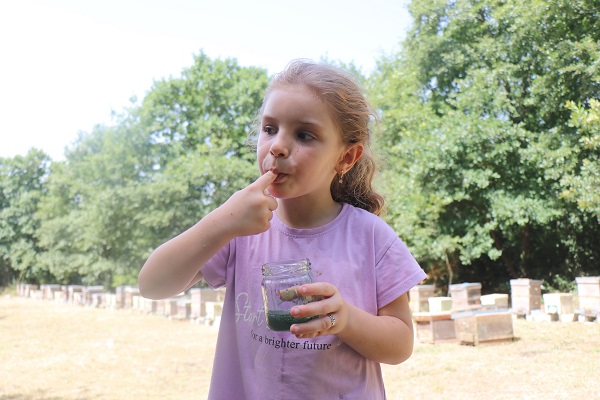 Foto - Gözlerine inanmakta zorluk çekti! Sizce bu yeşil sıvı ne? 