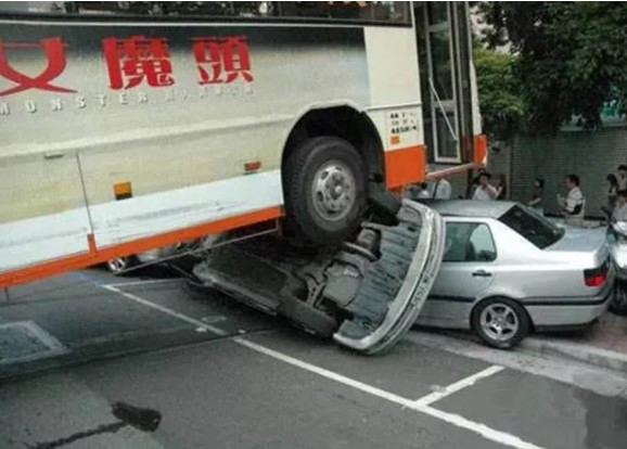 Foto - Gözlerinize inanamayacaksınız! Bu kadarda olmaz dedirten kazalar