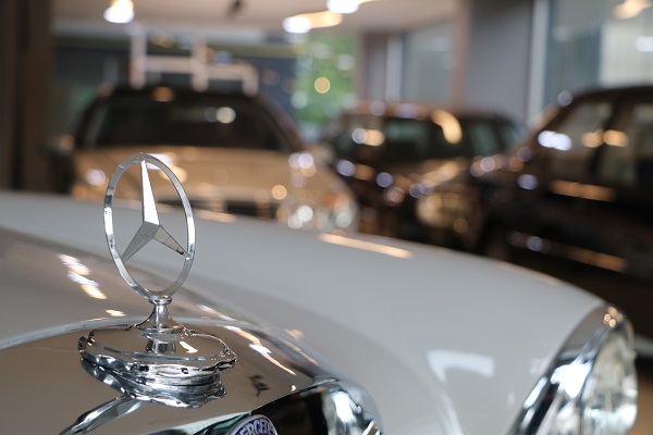 Foto - Gözü gibi bakıyor! Arabası kendisinden 40 yaş büyük