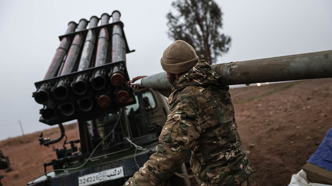 Grad Füzeleri peş peşe ateşlendi! Şara vura vura ilerliyor