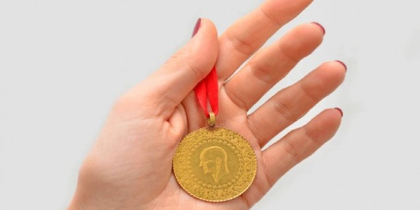 Foto - Gram, çeyrek devri kapanıyor! Kuyumcular bile döne döne onu arıyor! Arasında 27 bin TL’lik fark oluyor