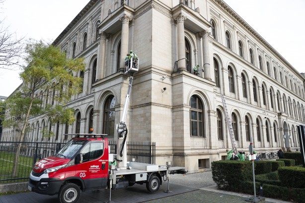 Foto - Greenpeace’ten Alman hükümetine protesto! Bakanlığın önüne bakın ne yazdılar