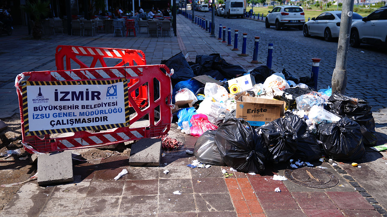 Foto - Grevde 4. gün! Çağdaş İzmir’in çağdaş çöp dağları