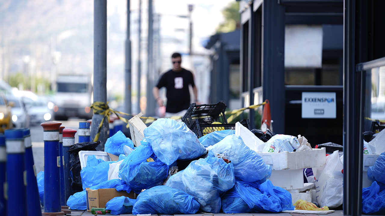 Foto - Grevde 4. gün! Çağdaş İzmir’in çağdaş çöp dağları