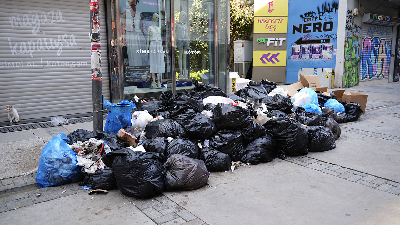 Foto - Grevde 4. gün! Çağdaş İzmir’in çağdaş çöp dağları