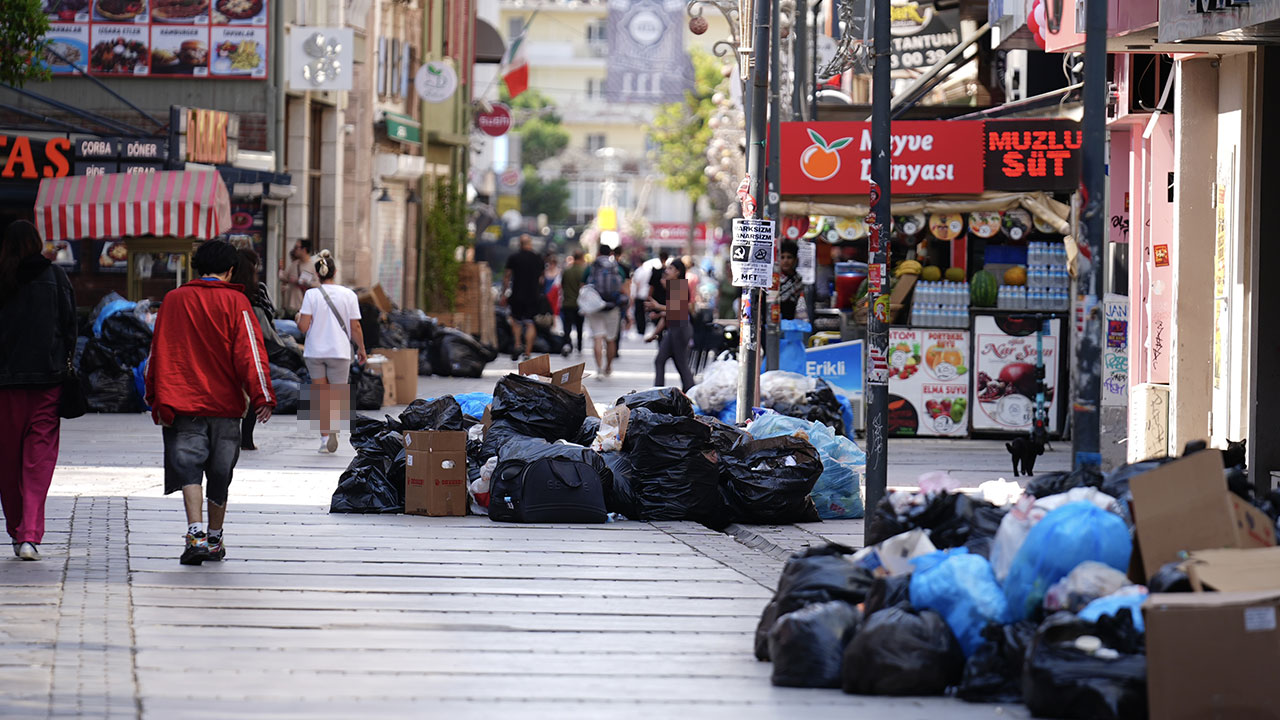 Foto - Grevde 4. gün! Çağdaş İzmir’in çağdaş çöp dağları
