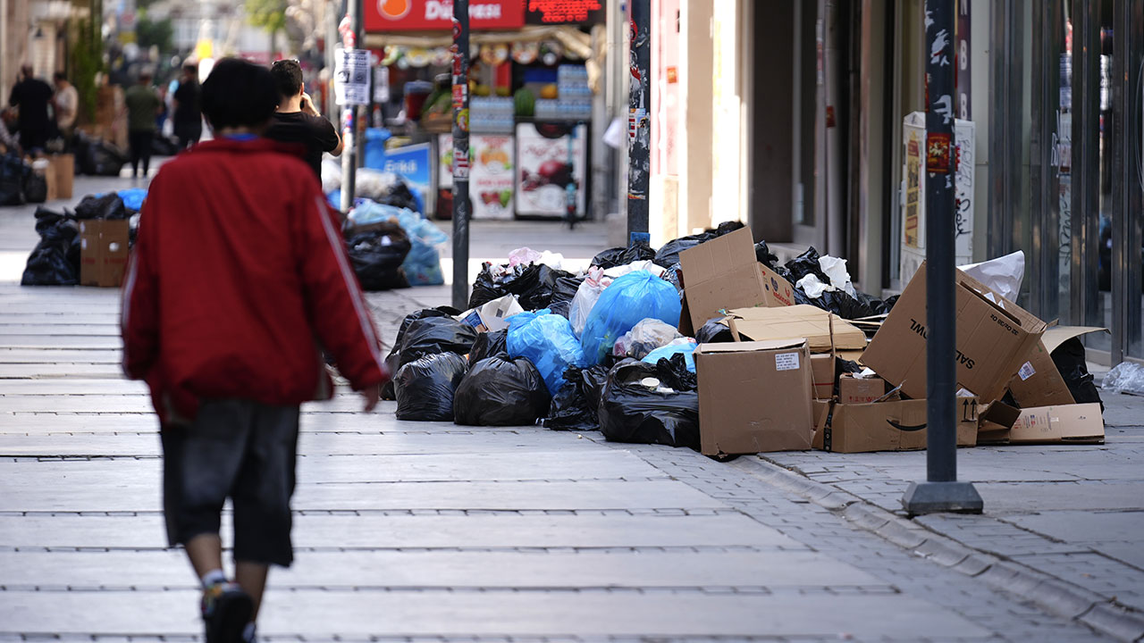 Foto - Grevde 4. gün! Çağdaş İzmir’in çağdaş çöp dağları