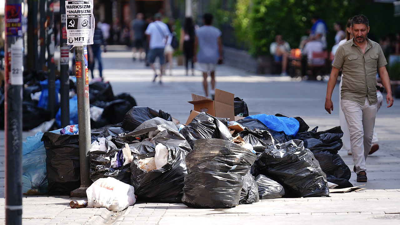 Foto - Grevde 4. gün! Çağdaş İzmir’in çağdaş çöp dağları
