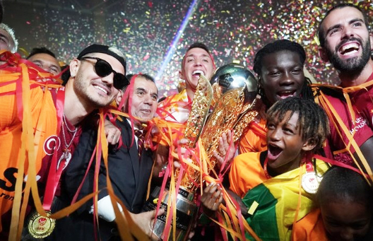 G.Saray gözünü fena kararttı! İşte sunulan teklif: Çok büyük kriz patlak verdi!