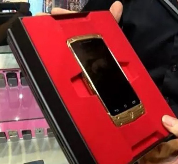 Foto - Guinness rekoru kırdı! 3.414 telefonla dünyanın en büyük koleksiyonu