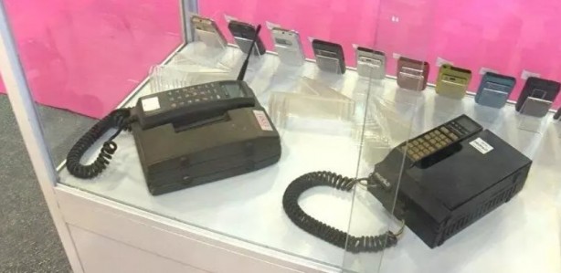 Foto - Guinness rekoru kırdı! 3.414 telefonla dünyanın en büyük koleksiyonu