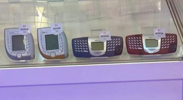 Foto - Guinness rekoru kırdı! 3.414 telefonla dünyanın en büyük koleksiyonu