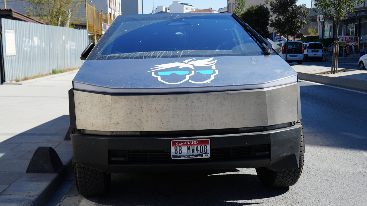 Foto - Guinness rekoru Türkiye’den geçiyor! Tesla Cybertruck’lı gezginler ülkemizde!