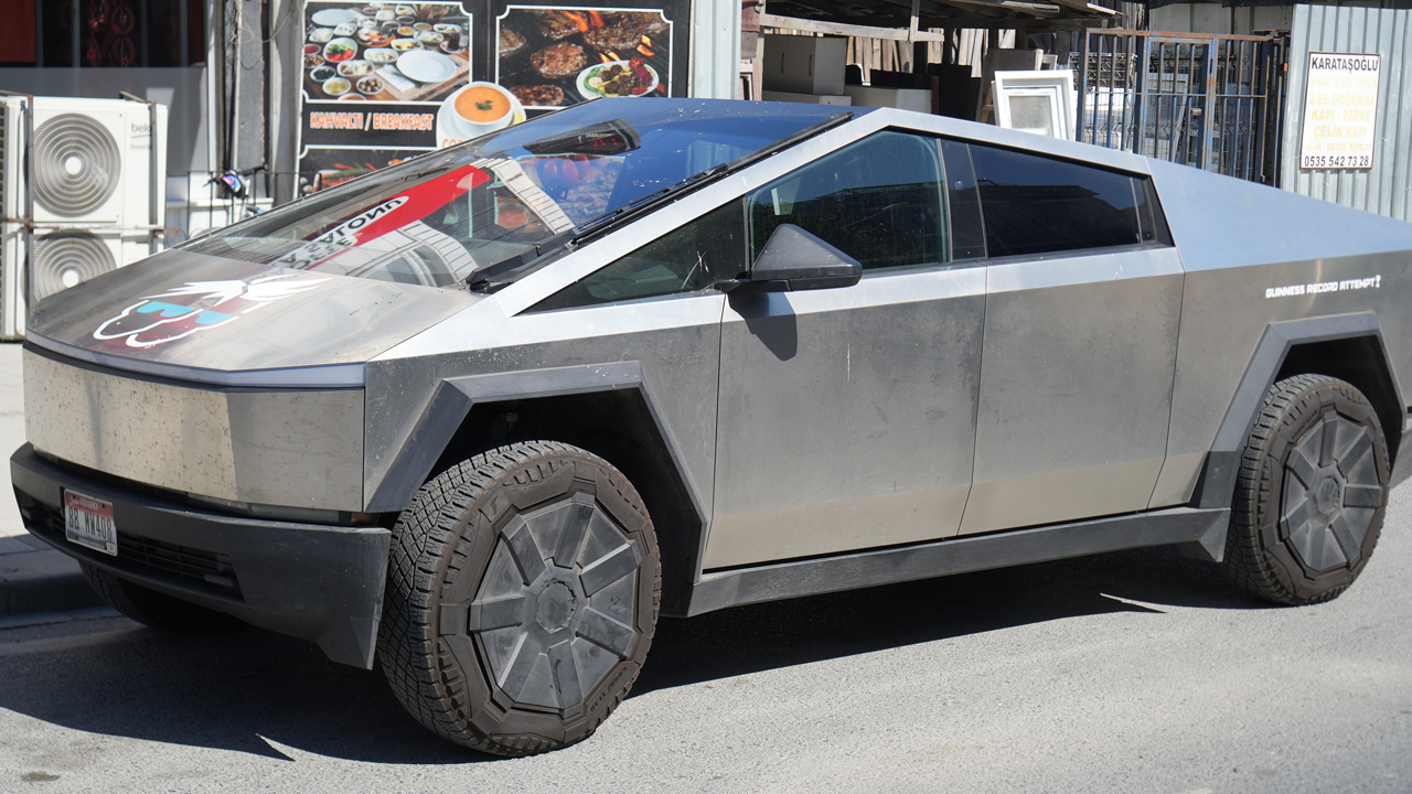 Foto - Guinness rekoru Türkiye’den geçiyor! Tesla Cybertruck’lı gezginler ülkemizde!
