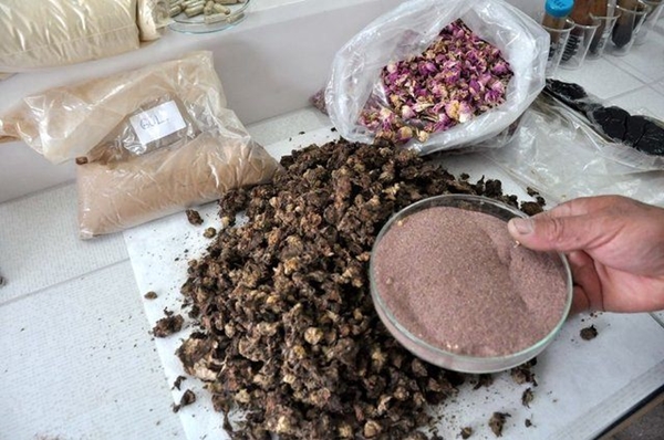 Foto - Gül yağının fiyatı dudak uçuklatıyor!