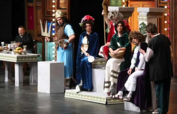 Foto - Güldür Güldür salonunda dikkat çeken AK Partili! Skeç sonrası kulise gitti, görenler şaşkına döndü