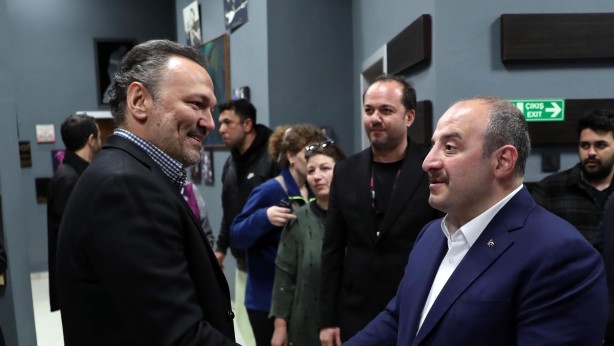 Foto - Güldür Güldür salonunda dikkat çeken AK Partili! Skeç sonrası kulise gitti, görenler şaşkına döndü