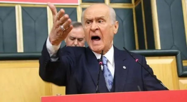 Güldür Güldür’deki o kepazelik Bahçeli’yi çileden çıkardı: Soytarıların şerefsizce saldırısı…
