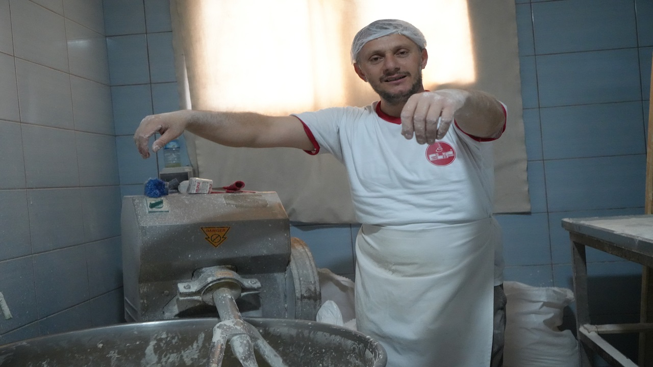 Foto - Güle oynaya ekmek mesaisi! Hem de 200 derecede