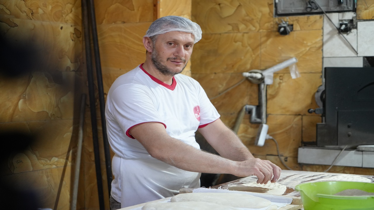 Foto - Güle oynaya ekmek mesaisi! Hem de 200 derecede