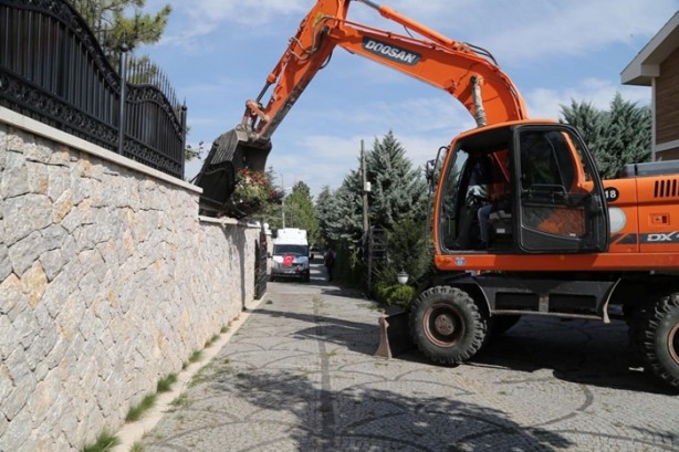 Foto - Gülen için yapılan lüks malikanenin duvarı yıkıldı