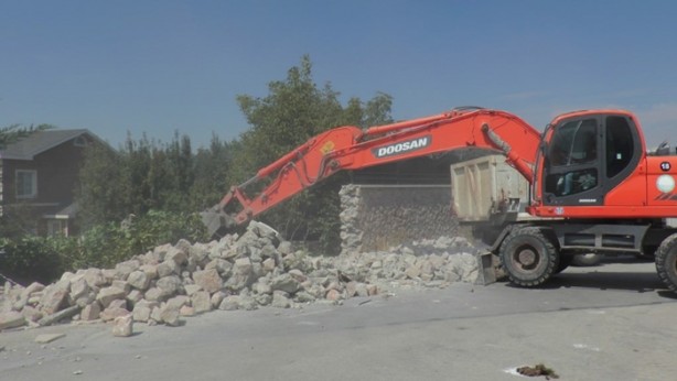 Gülen için yapılan lüks malikanenin duvarı yıkıldı