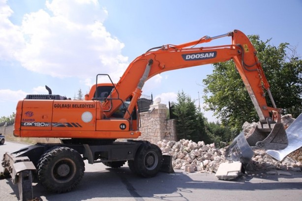 Foto - Gülen için yapılan lüks malikanenin duvarı yıkıldı