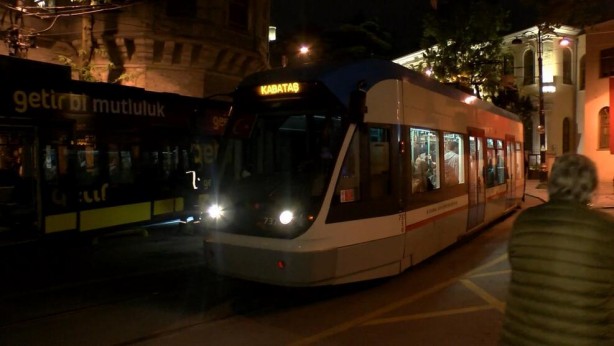 Foto - Gülhane'de tramvay raydan çıktı