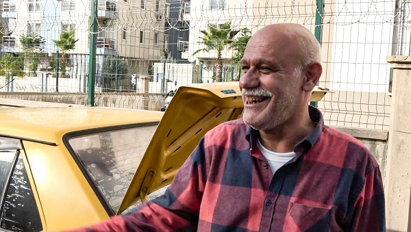 Foto - Gülse mi ağlasa mı şaşırdı! Arabayı çalan hırsızın hediyesi 'yok artık' dedirtti