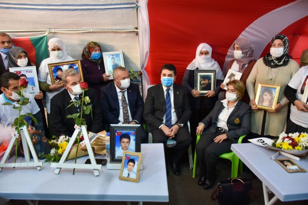 Foto - Gültekin Uysal'dan Diyarbakır annelerine ziyaret