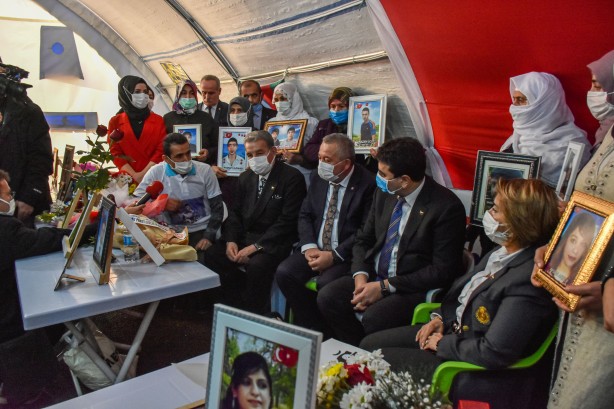 Foto - Gültekin Uysal'dan Diyarbakır annelerine ziyaret