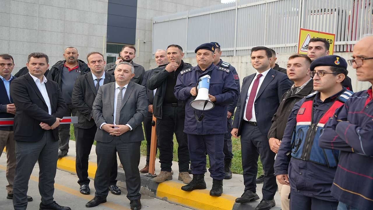 Foto - Gümrükte tansiyon yükseldi: Tır şoförleri sınır kapısını kilitledi!