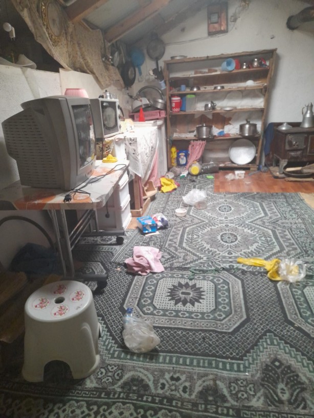 Foto - Gümüşhane'de ayılar yayla evine dadandı!