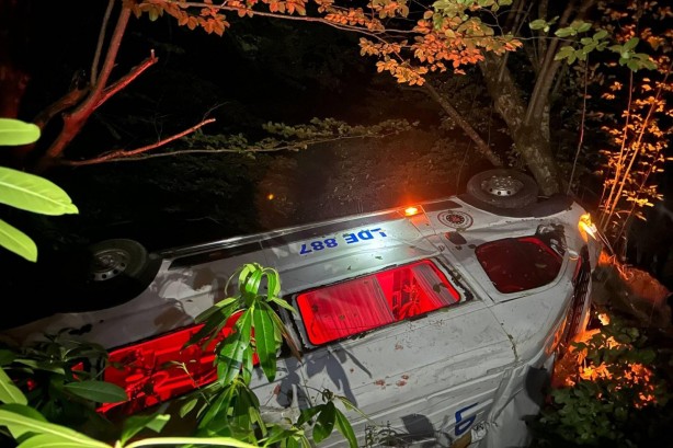 Foto - Gümüşhane'de minibüs uçuruma yuvarlandı