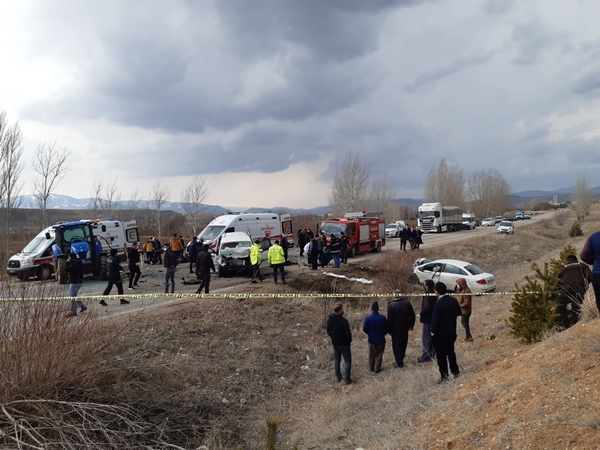 Foto - Gümüşhane'de trafik kazası: Yaralılar var