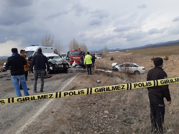 Foto - Gümüşhane'de trafik kazası: Yaralılar var