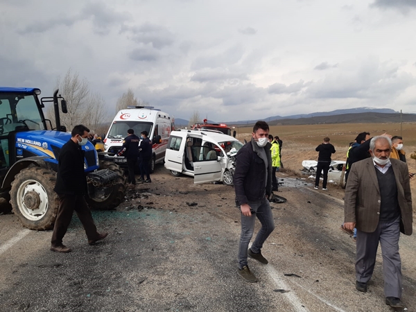Foto - Gümüşhane'de trafik kazası: Yaralılar var