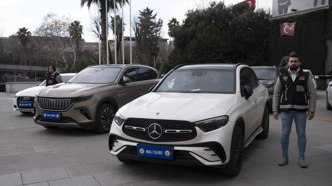 Foto - Güncel değeri yaklaşık 125 milyon lira! Ele geçirilen araçlar sergilendi