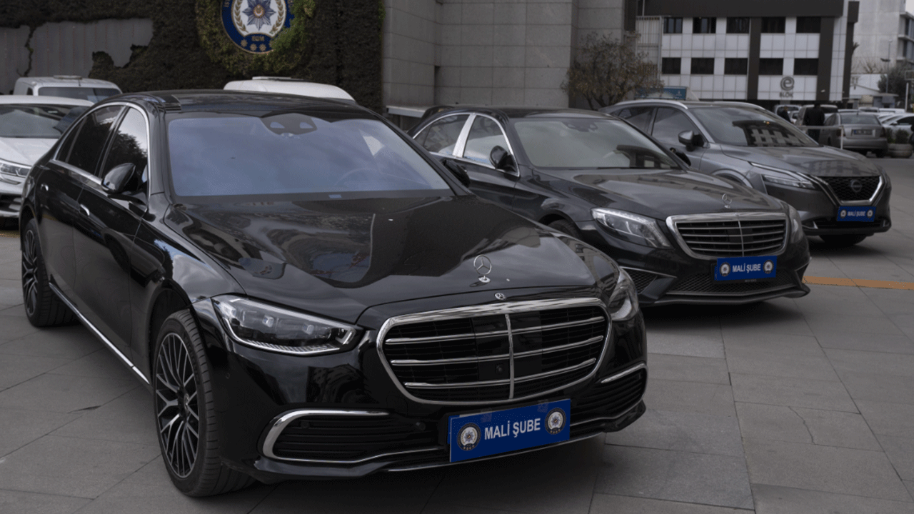 Foto - Güncel değeri yaklaşık 125 milyon lira! Ele geçirilen araçlar sergilendi