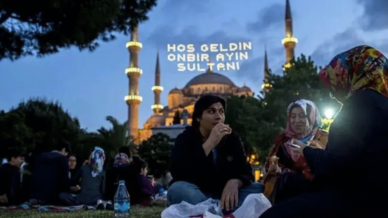 Foto - Alo Fetva Hattı'na gelen sorular gündem oldu: Onları psikoloğa yönlendiriyoruz!