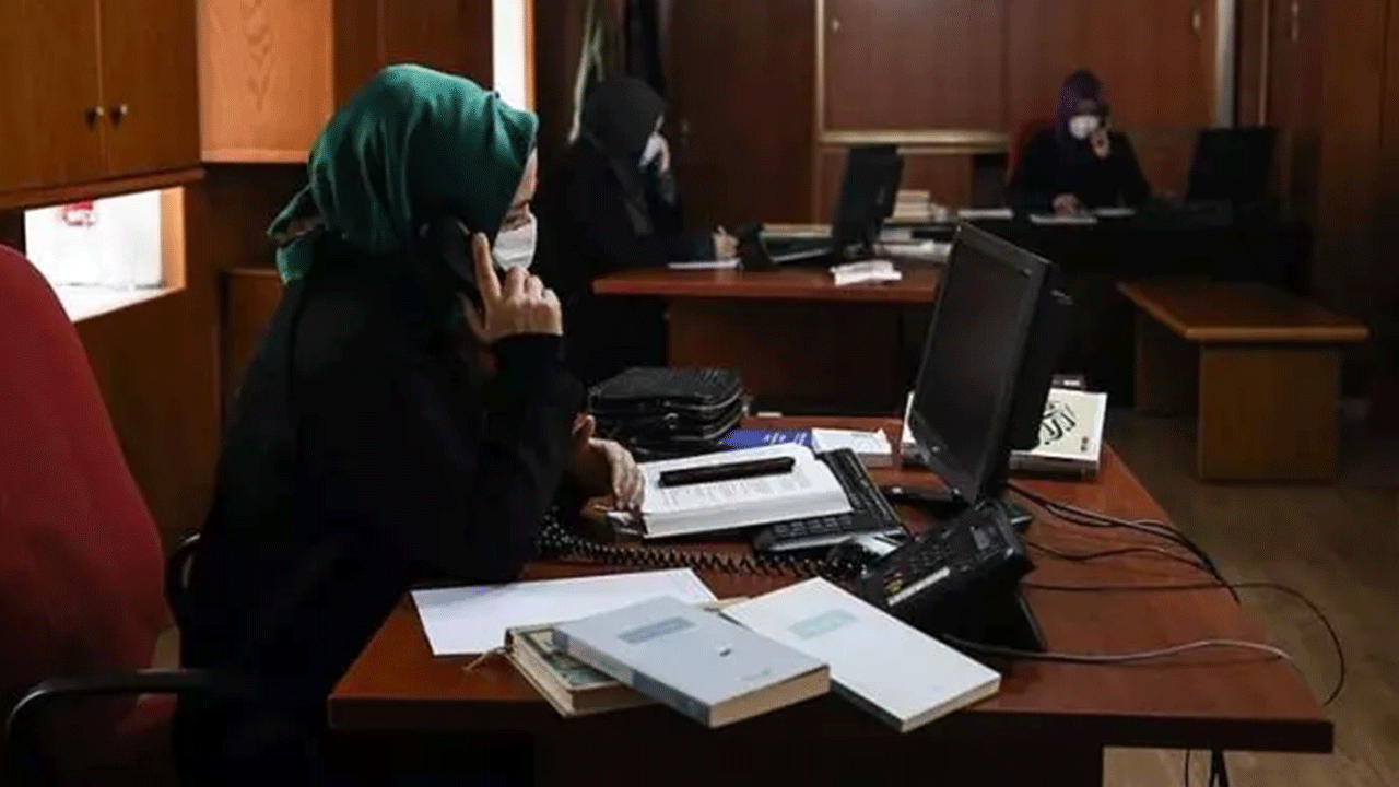 Alo Fetva Hattı'na gelen sorular gündem oldu: Onları psikoloğa yönlendiriyoruz!