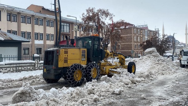 Foto - Günde 40 kamyon kar ilçe dışına atılıyor