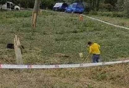 Foto - Gündelikçi olarak tarlada çalışıyordu, başına talih kuşu kondu! Tırmığına takılanı görünce şok oldu: 5 tane birden buldu