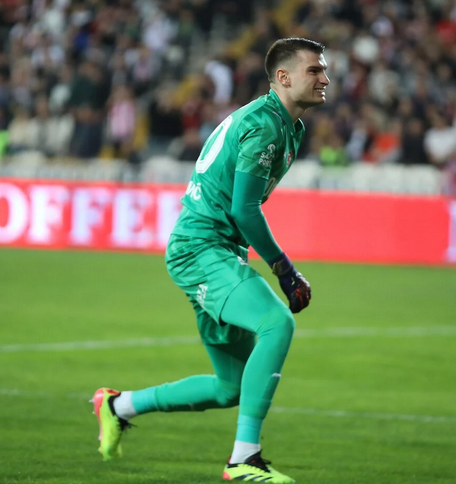 Foto - Gündem oldu: Dominik Livakovic'in bonservisi belirlendi: Milyonlarca Fenerbahçeli şaştı kaldı…