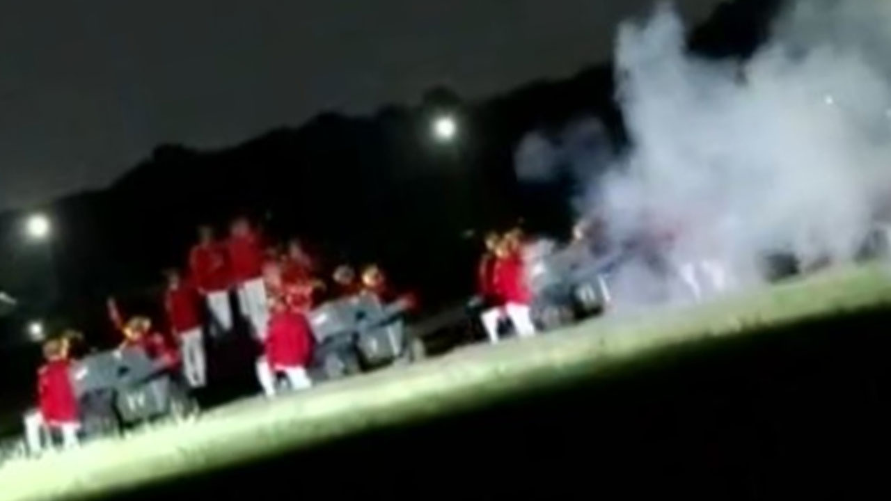 Foto - Gündeme oturan anlar! Erdoğan'ın uçağı iner inmez 'top atışı' emri verildi: Peş peşe ateşlendiler