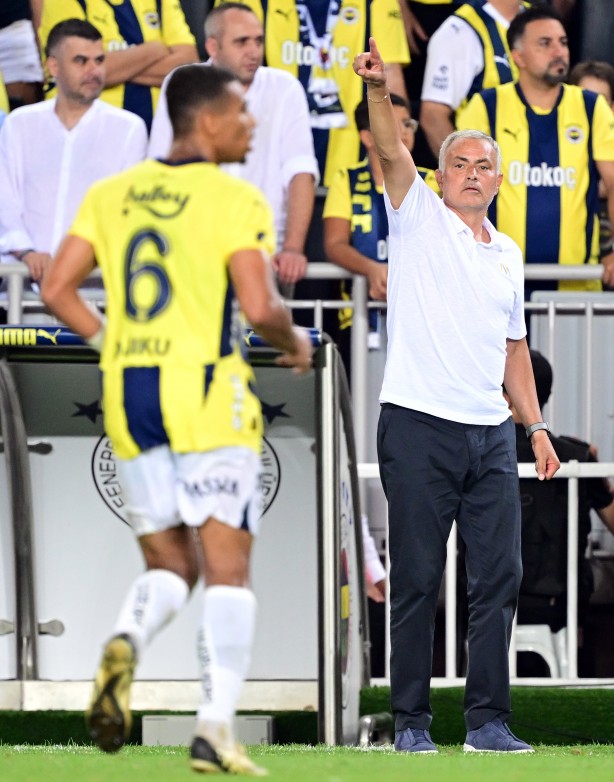 Foto - Gündemi altüst edecek sol bek çıkışı: Transfer kafa karıştırdı, Sol bek değil, Mourinho yapılmayanı yapacak