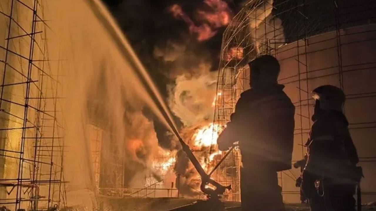 Foto - Gündemi sarsacak gelişme! Petrol tesisi vuruldu