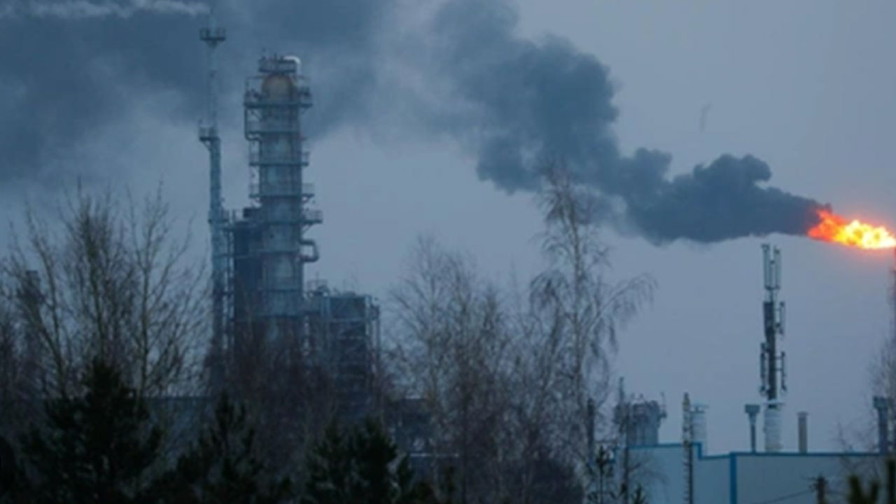 Foto - Gündemi sarsacak gelişme! Petrol tesisi vuruldu