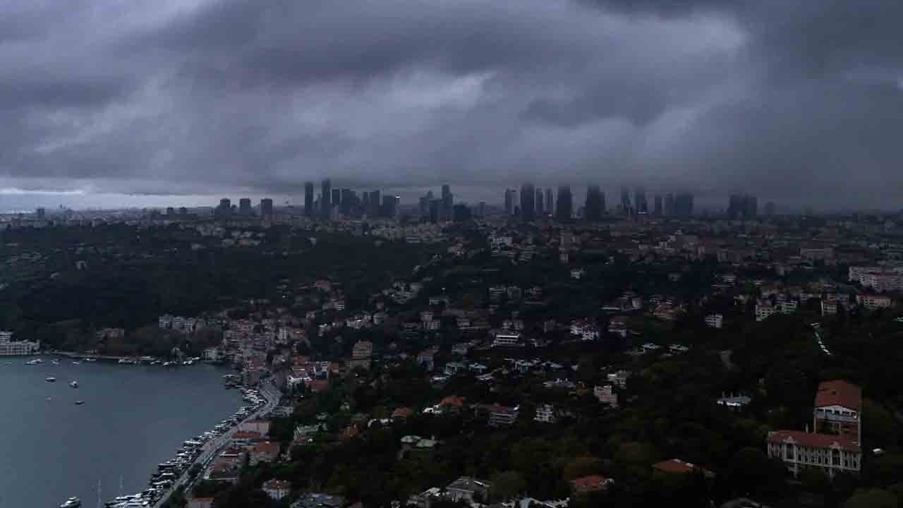 Foto - Gündüz geceye döndü: İstanbul’da kapkara gökyüzü
